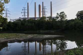 The J.M. Stuart Station, a coal plant that closed in 2018, is seen behind the Three Mile Creek near Manchester, Ohio. Credit: Stephanie Keith/Getty Images