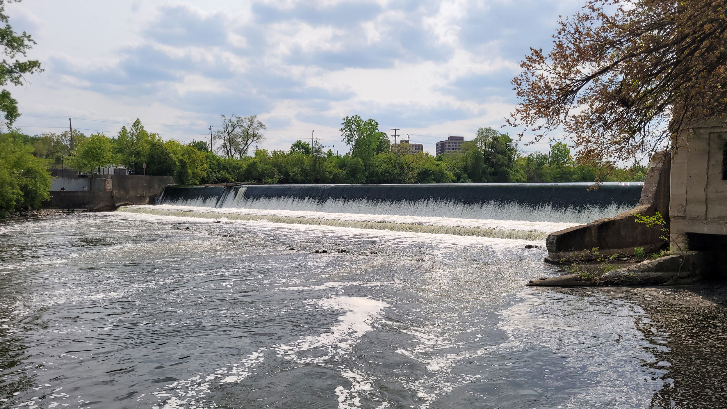 Efforts to remove the Peninsular Paper Dam are underway in Ypsilanti, Michigan. Credit: U.S. Fish & Wildlife Service